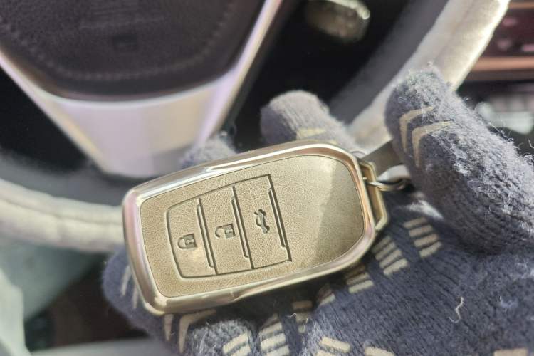 Used Toyota Corolla 2017 Revised Dual-Engine 1.8L E-CVT Elite Edition Vehicle Key