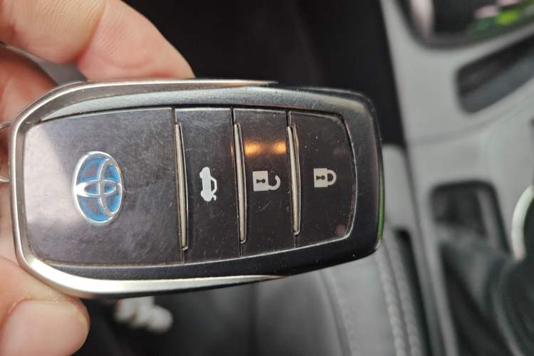 Used Toyota Corolla 2017 Revised Dual-Engine 1.8L E-CVT Elite Edition Vehicle Key