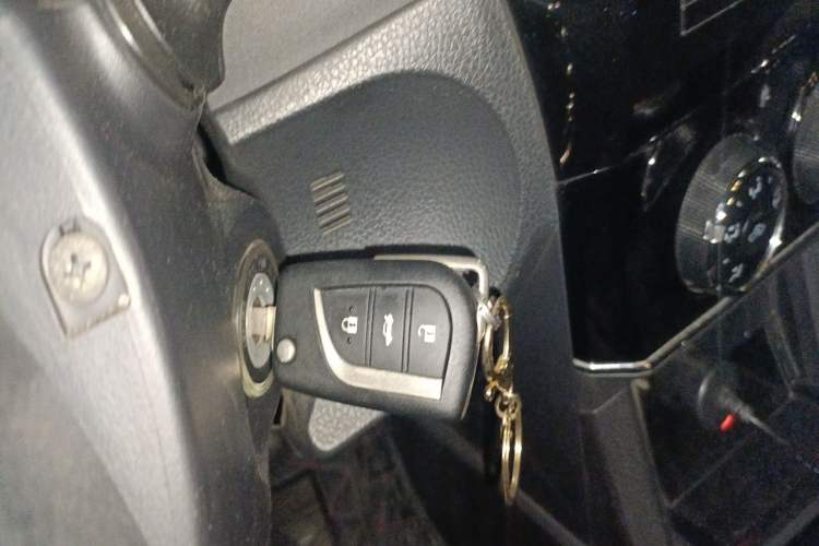 Used Toyota Corolla 2017 Revised Version 1.6L S-CVT GL Vehicle Key