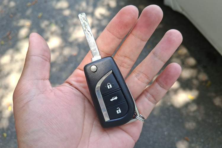 Used Toyota Corolla 2017 Revised Version 1.2T S-CVT GL Vehicle Key