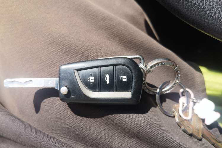 Used Toyota Corolla 2017 Revised Version 1.2T S-CVT GL Vehicle Key