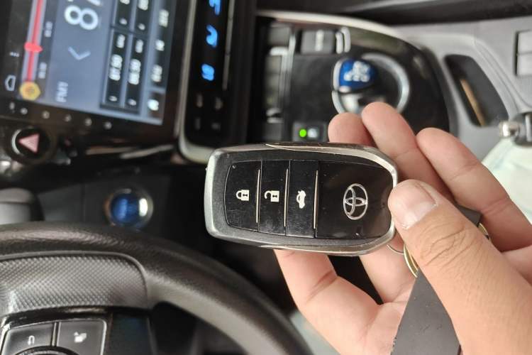 Used Toyota Corolla 2017 Revised Dual-Engine 1.8L E-CVT Leading Edition Vehicle Key