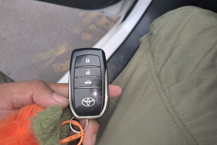 Used Toyota Corolla 2017 Revised Version 1.2T S-CVT GL Vehicle Key