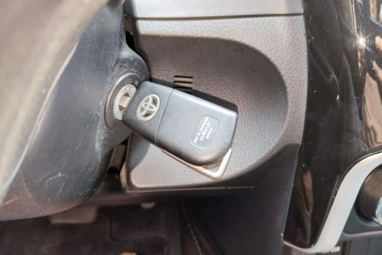 Used Toyota Corolla 2017 Revised Version 1.2T S-CVT GL Vehicle Key