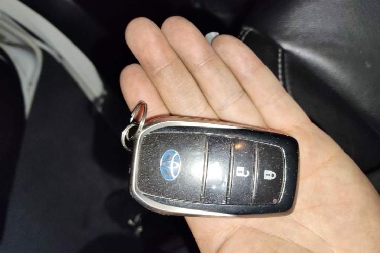 Used Toyota Corolla 2017 Revised Dual-Engine 1.8L E-CVT Elite Edition Vehicle Key