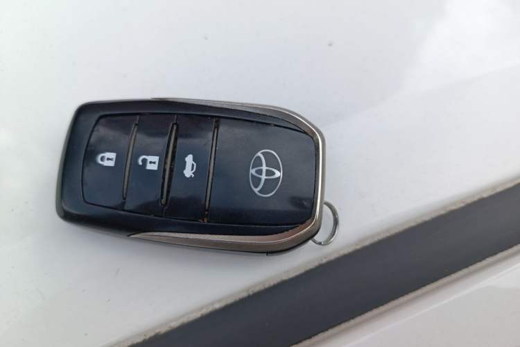 Used Toyota Corolla 2017 Revised Version 1.2T S-CVT GL Vehicle Key