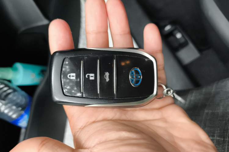 Used Toyota Corolla 2017 Revised Dual-Engine 1.8L E-CVT Luxury Edition Vehicle Key