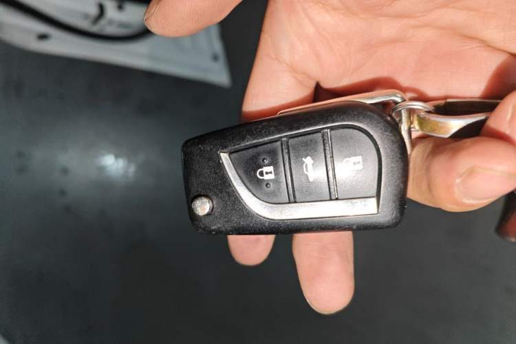 Used Toyota Corolla 2017 Revised Version 1.2T S-CVT GL Vehicle Key