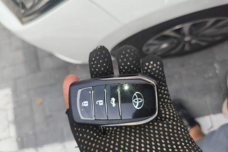 Used Toyota Corolla 2017 Revised Version 1.2T S-CVT GL-i Vehicle Key