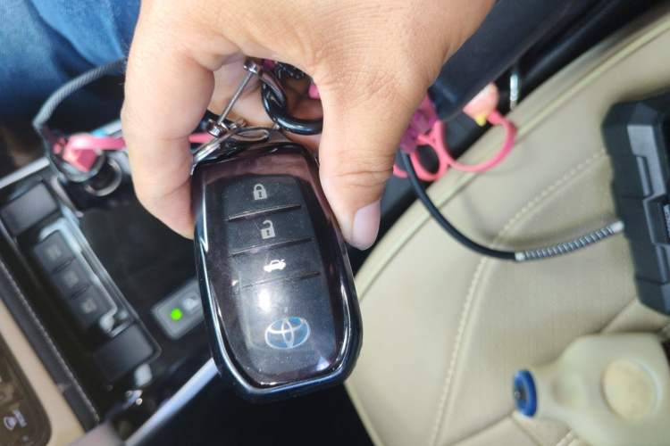 Used Toyota Corolla 2017 Revised Dual-Engine 1.8L E-CVT Elite Edition Vehicle Key