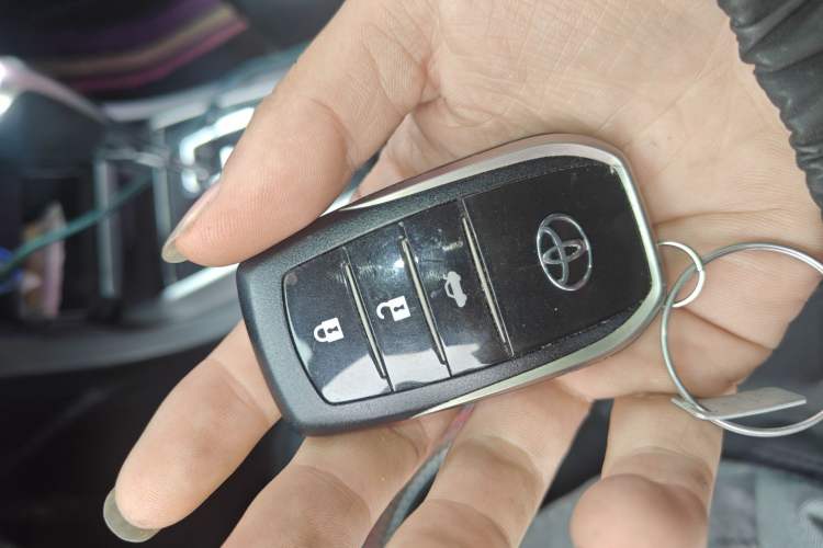 Used Toyota Corolla 2017 Revised Version 1.2T S-CVT GLX-i Vehicle Key