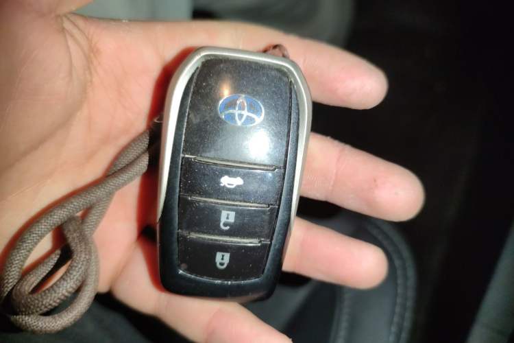 Used Toyota Corolla 2017 Revised Dual-Engine 1.8L E-CVT Elite Edition Vehicle Key