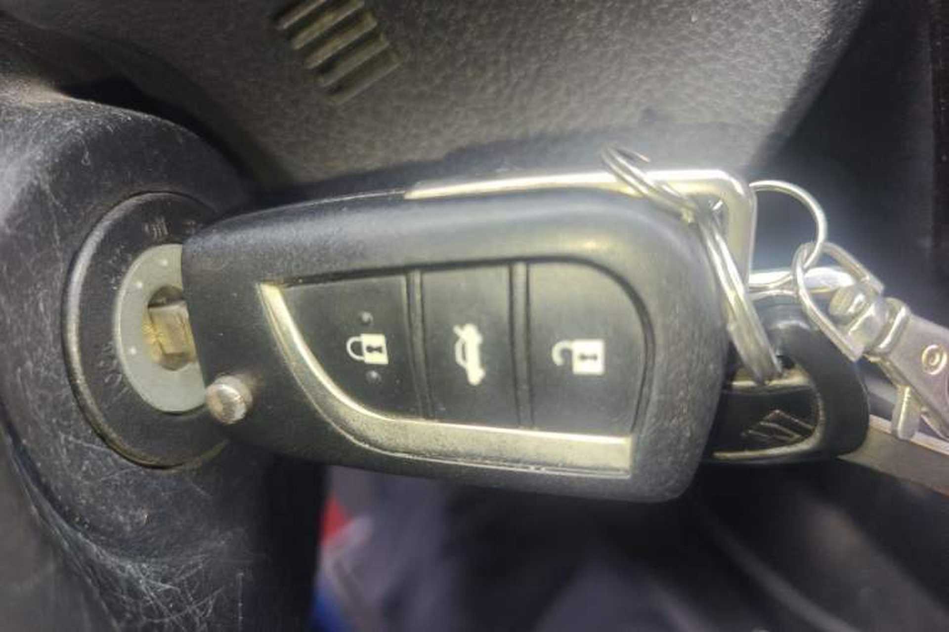Used Toyota Corolla 2017 Revised Version 1.2T S-CVT GL Vehicle Key