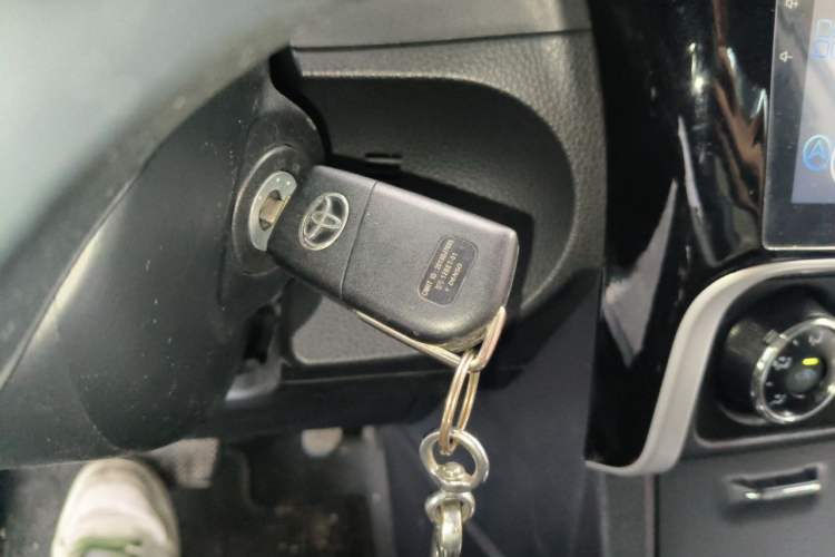 Used Toyota Corolla 2017 Revised Version 1.2T S-CVT GL Vehicle Key