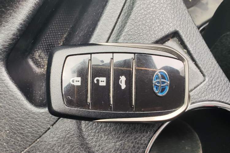 Used Toyota Corolla 2017 Revised Dual-Engine 1.8L E-CVT Luxury Edition Vehicle Key