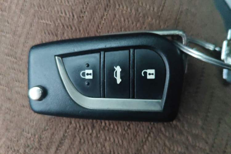 Used Toyota Corolla 2017 Revised Version 1.2T S-CVT GL-i Vehicle Key