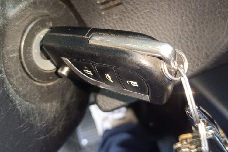 Used Toyota Corolla 2017 Revised Version 1.2T S-CVT GL Vehicle Key