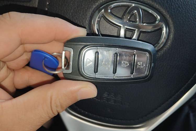 Used Toyota Corolla 2017 Revised Version 1.2T S-CVT GL Vehicle Key