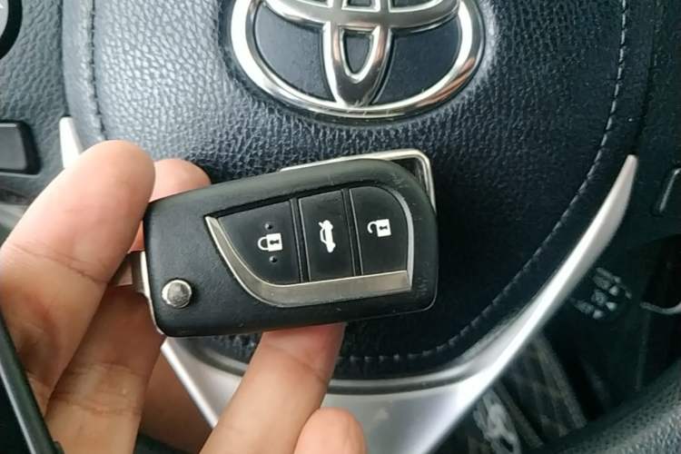 Used Toyota Corolla 2017 Revised Version 1.2T S-CVT GL-i Vehicle Key