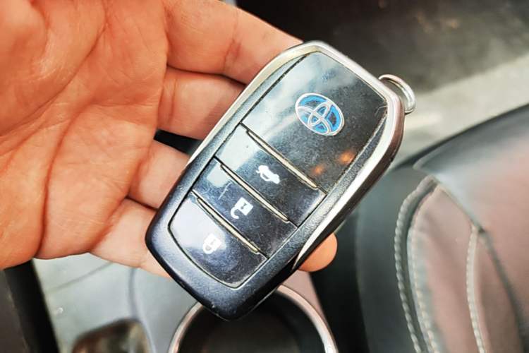 Used Toyota Corolla 2017 Revised Dual-Engine 1.8L E-CVT Elite Edition Vehicle Key
