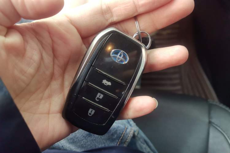 Used Toyota Corolla 2017 Revised Dual-Engine 1.8L E-CVT Elite Edition Vehicle Key