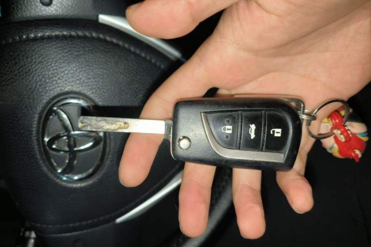 Used Toyota Corolla 2017 Revised Version 1.2T S-CVT GL Vehicle Key