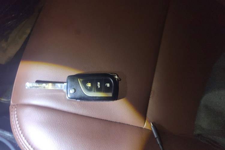 Used Toyota Corolla 2017 Revised Version 1.2T S-CVT GL-i Vehicle Key
