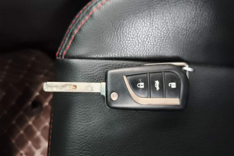 Used Toyota Corolla 2017 Revised Version 1.2T S-CVT GL-i Vehicle Key