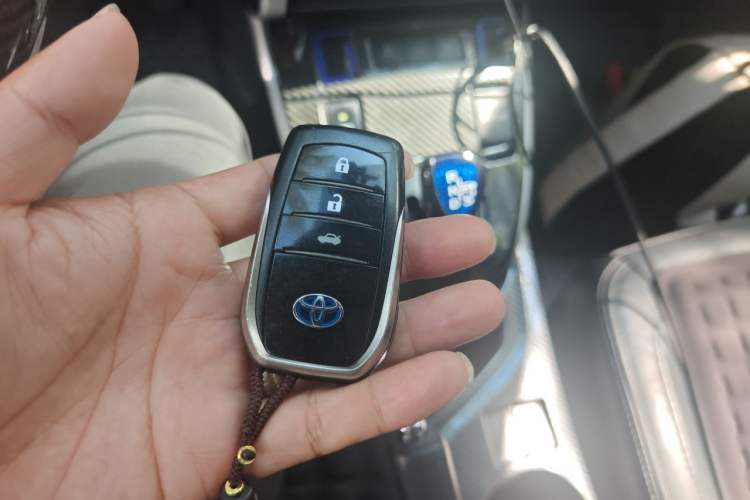 Used Toyota Corolla 2017 Revised Dual-Engine 1.8L E-CVT Elite Edition Vehicle Key