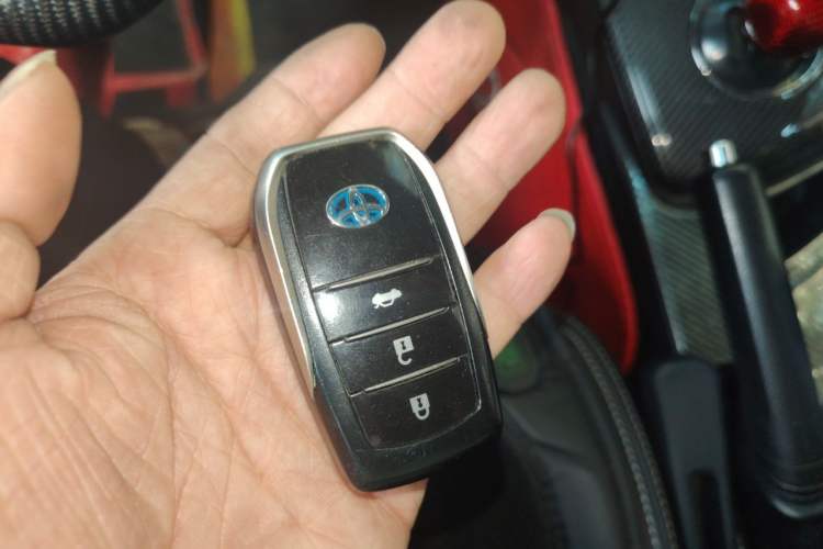 Used Toyota Corolla 2017 Revised Dual-Engine 1.8L E-CVT Leading Edition Vehicle Key