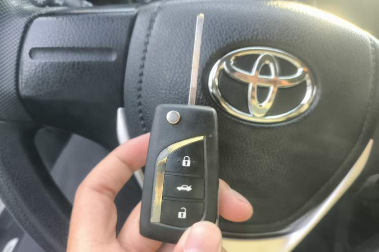 Used Toyota Corolla 2017 Revised Version 1.2T S-CVT GL Vehicle Key