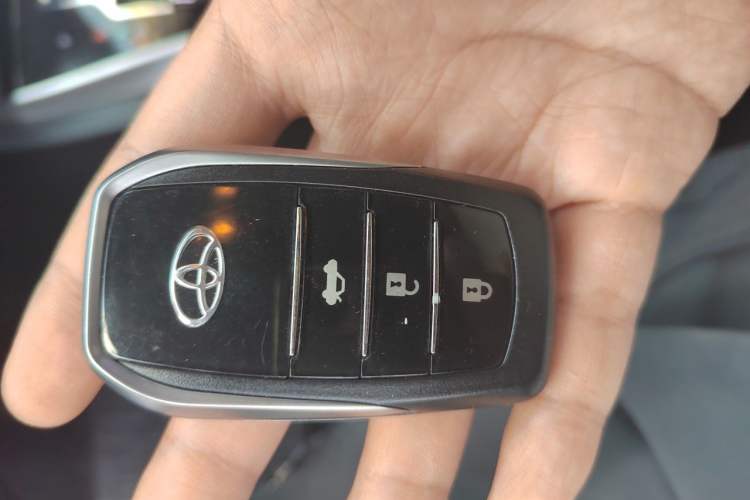 Used Toyota Corolla 2017 Revised Version 1.2T S-CVT GL-i Vehicle Key