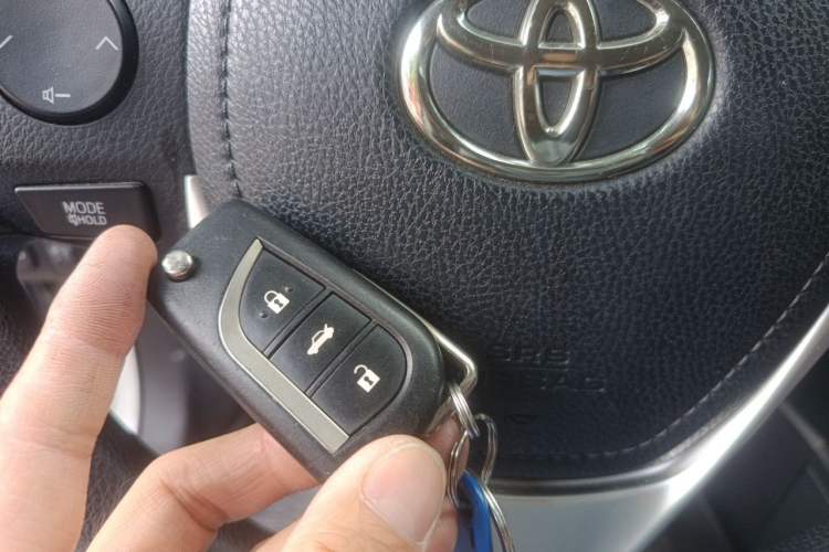 Used Toyota Corolla 2017 Revised Version 1.2T S-CVT GL-i Vehicle Key