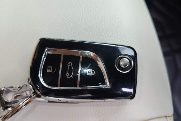Used Toyota Corolla 2017 Revised Version 1.2T S-CVT GL Vehicle Key