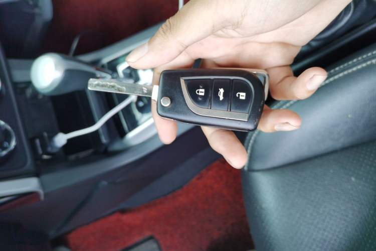 Used Toyota Corolla 2017 Revised Version 1.2T S-CVT GL-i Vehicle Key