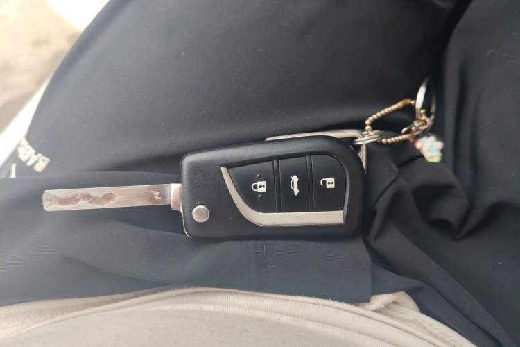Used Toyota Corolla 2017 Revised Version 1.2T S-CVT GL Vehicle Key