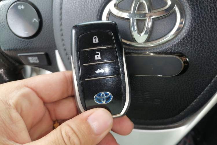 Used Toyota Corolla 2017 Revised Dual-Engine 1.8L E-CVT Leading Edition Vehicle Key