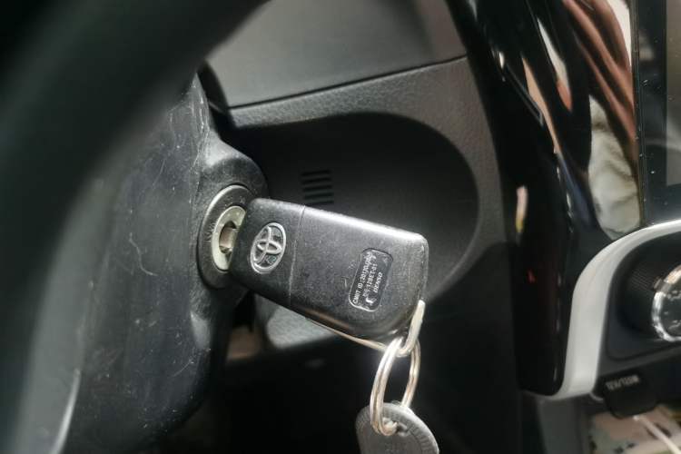 Used Toyota Corolla 2017 Revised Version 1.2T S-CVT GL Vehicle Key