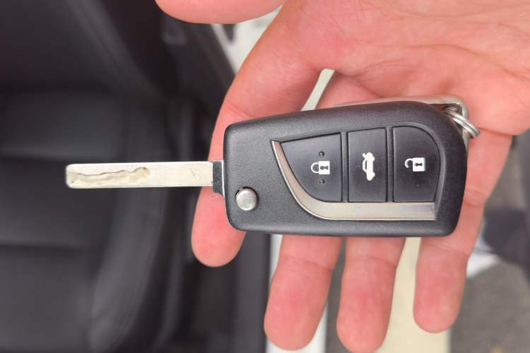 Used Toyota Corolla 2017 1.2T CVT GL-i Leather Edition Vehicle Key