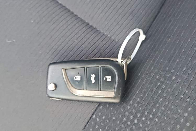 Used Toyota Corolla 2017 Revised Version 1.2T S-CVT GL Vehicle Key