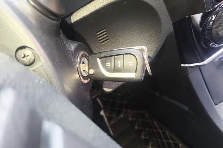 Used Toyota Corolla 2017 Revised Version 1.6L S-CVT GL Vehicle Key