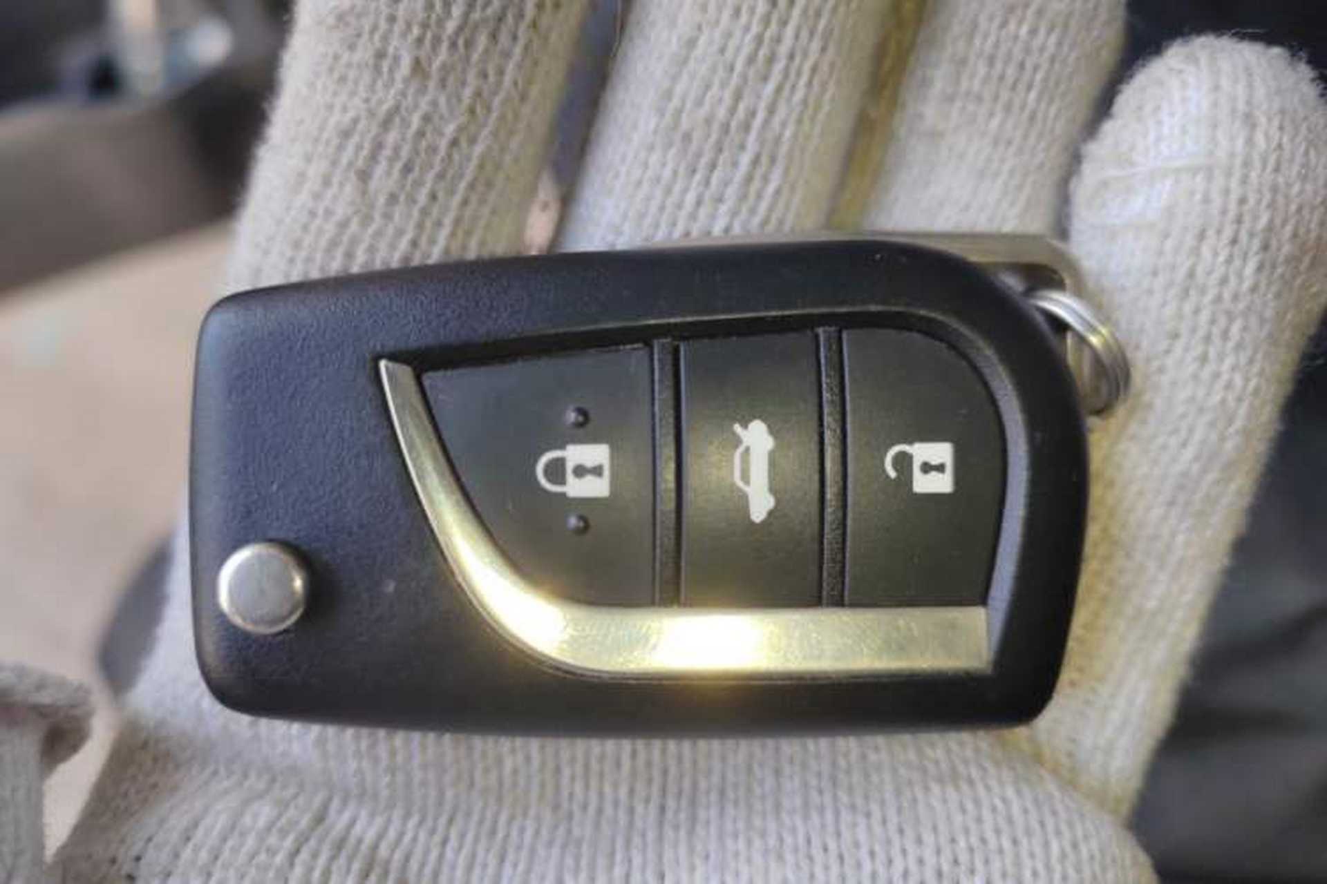 Used Toyota Corolla 2017 Revised Version 1.2T S-CVT GL Vehicle Key