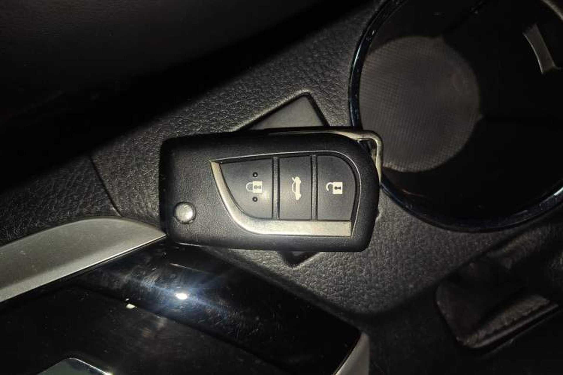 Used Toyota Corolla 2017 Revised Version 1.2T S-CVT GL Vehicle Key