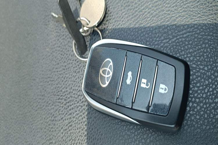 Used Toyota Corolla 2017 Revised Version 1.2T S-CVT GL-i Vehicle Key