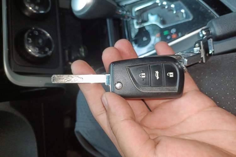 Used Toyota Corolla 2017 Revised Version 1.2T S-CVT GL Vehicle Key