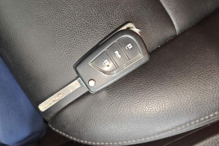 Used Toyota Corolla 2017 Revised Version 1.2T S-CVT GL Vehicle Key