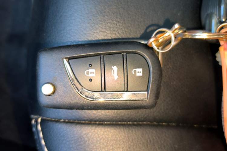 Used Toyota Corolla 2017 Revised Version 1.2T S-CVT GL-i Vehicle Key
