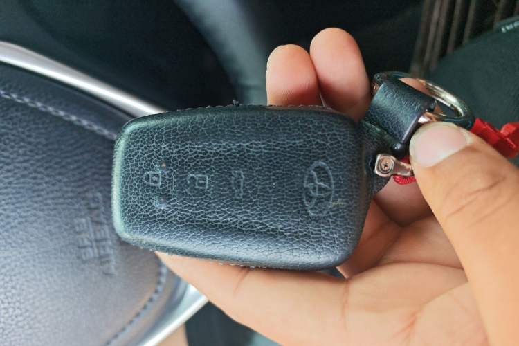 Used Toyota Corolla 2017 Revised Dual-Engine 1.8L E-CVT Elite Edition Vehicle Key