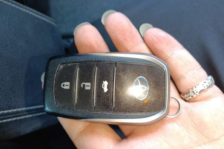 Used Toyota Corolla 2017 Revised Dual-Engine 1.8L E-CVT Elite Edition Vehicle Key