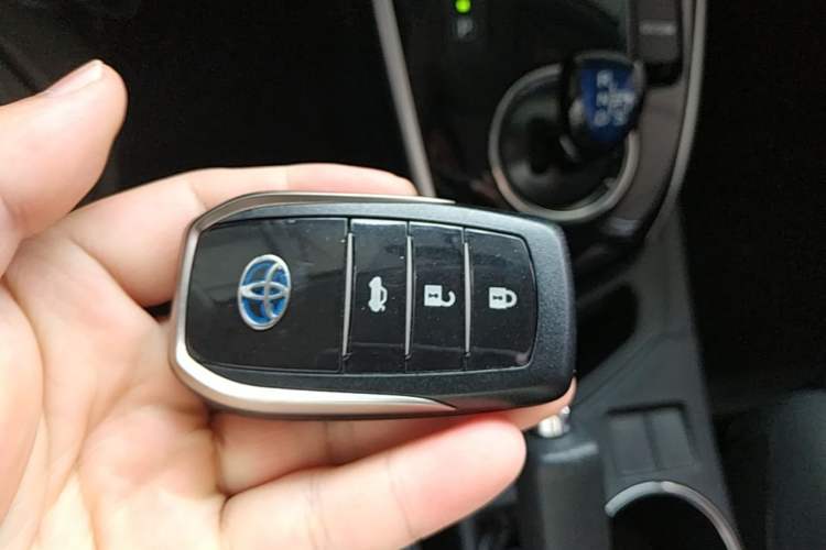 Used Toyota Corolla 2017 Revised Dual-Engine 1.8L E-CVT Elite Edition Vehicle Key